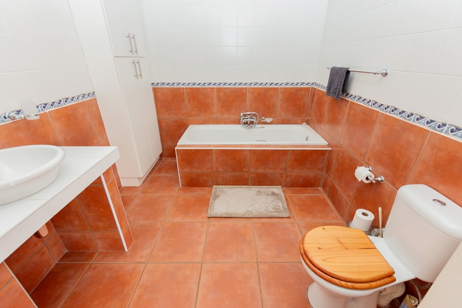 5 Bedroom Property for Sale in Waterfront Western Cape